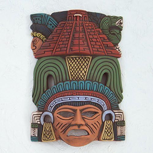 Novica pintada à mão Máscara de parede vermelha e verde, 'pirâmide maia'