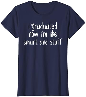Eu me formei agora, sou inteligente e com as coisas da camisa engraçada