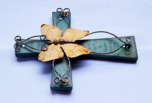 Melinsam Crucifixo de madeira exclusivo com borboleta decorativa de metal antiquado e oração inspiradora inscrita na cruz