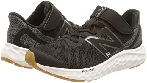 A espuma fresca de New Balance Boy Arishi V4 Hook and Loop Running Sapath, preto/branco, 7 criança