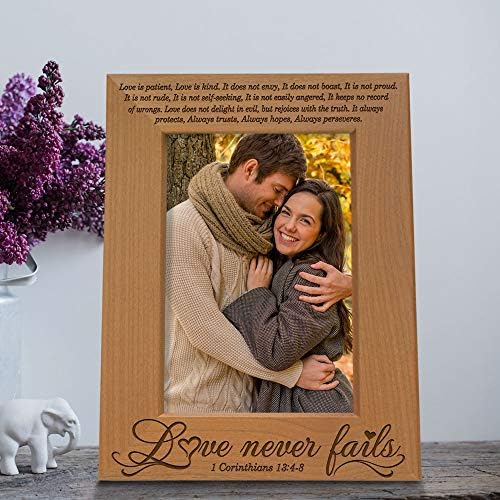 Kate Posh - O amor nunca falha - 1 Coríntios 13: 4-8 - Quadro de imagem de madeira